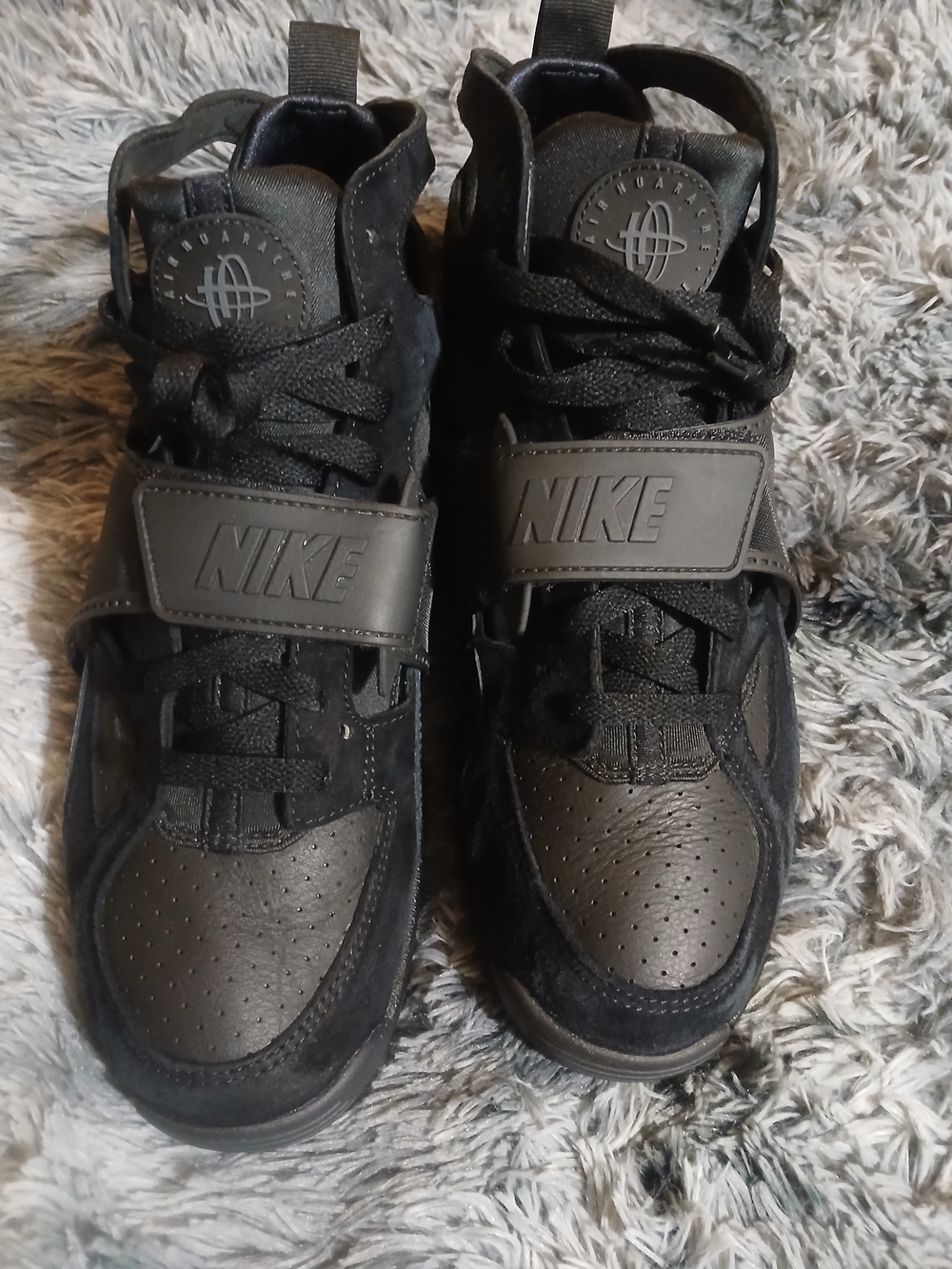 Nike Hurrache Black Mid-Top Sneakers NWOT